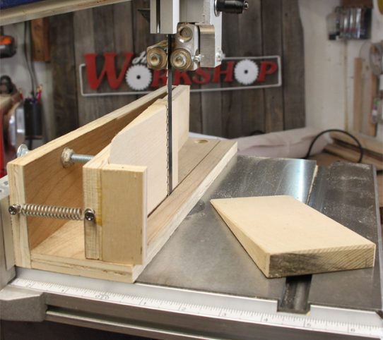 Simple bandsaw taper jig